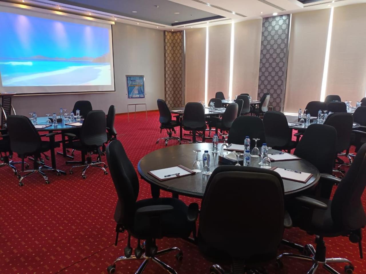 Warwick Al Jubail Hotel מראה חיצוני תמונה