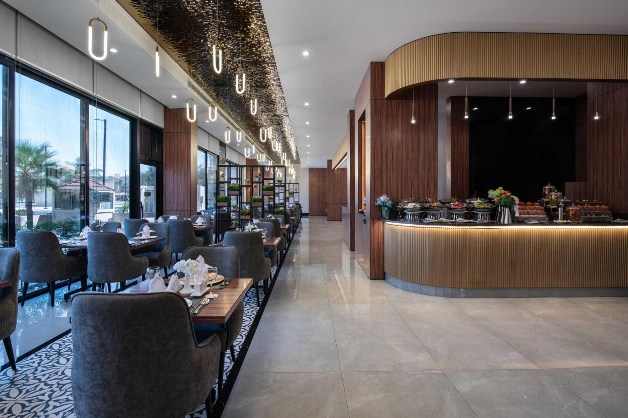 Warwick Al Jubail Hotel מראה חיצוני תמונה