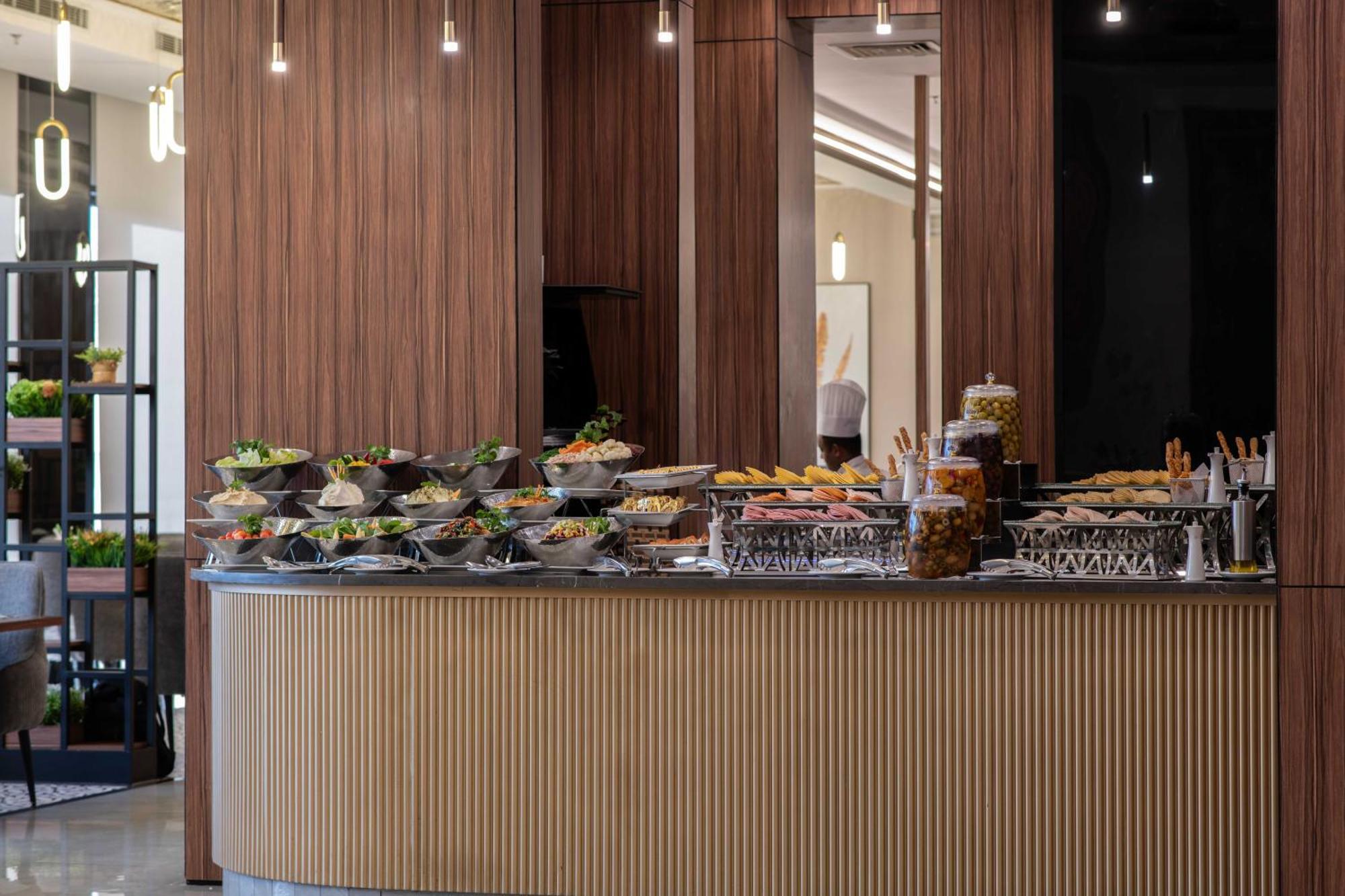 Warwick Al Jubail Hotel מראה חיצוני תמונה