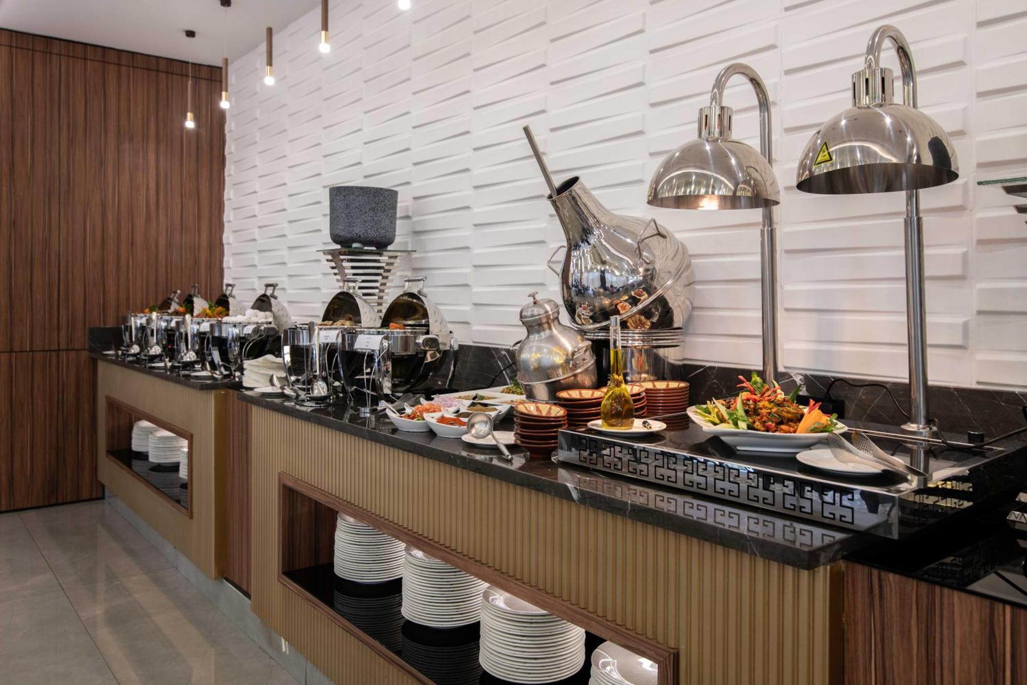Warwick Al Jubail Hotel מראה חיצוני תמונה