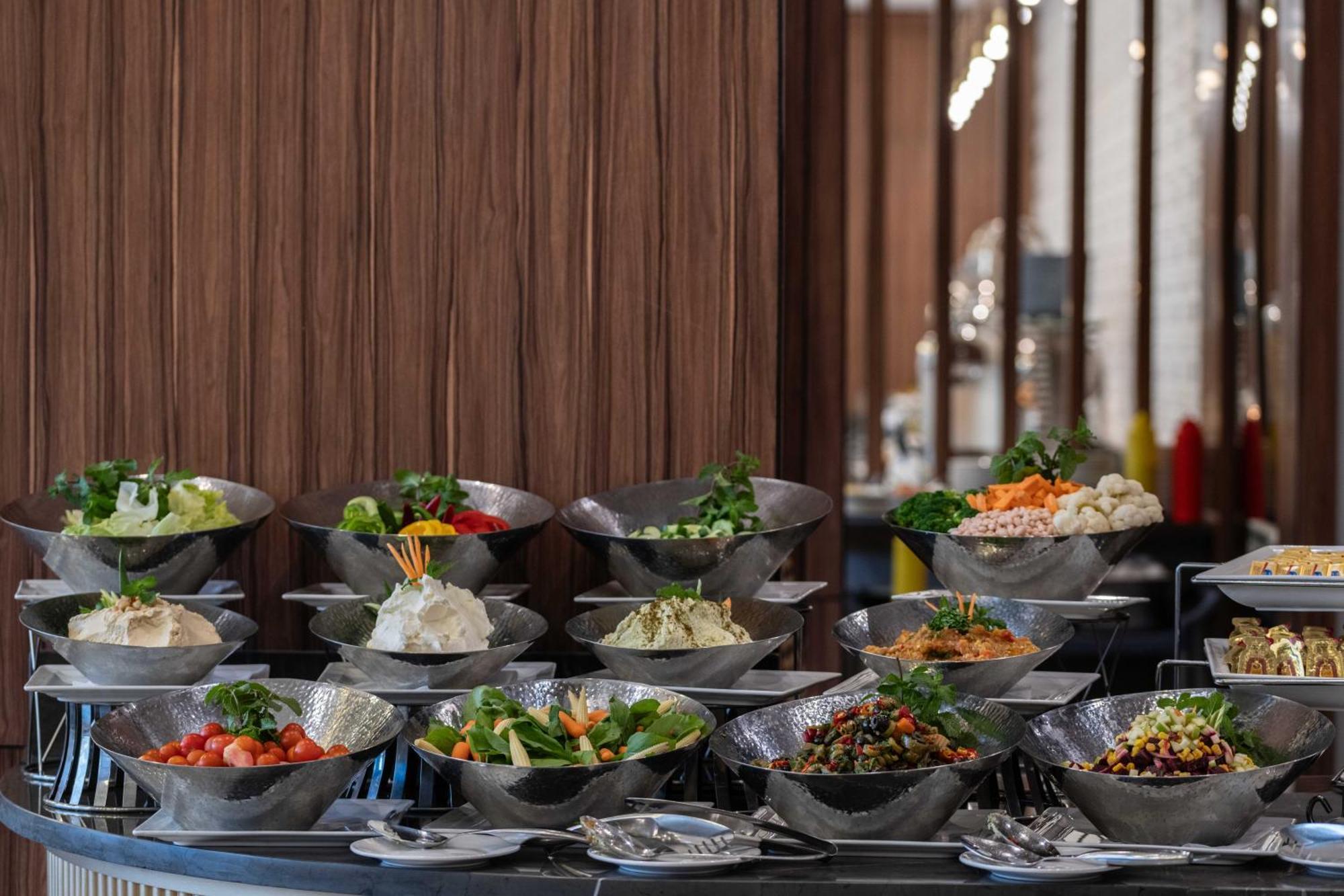 Warwick Al Jubail Hotel מראה חיצוני תמונה